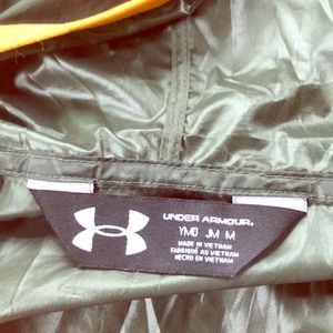 Boys UnderArmour rain resistant jacket